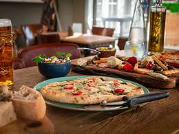 The Lodge Kitchen & Bar restaurant, Balmer Lawn Hotel