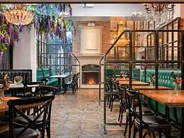 Conservatory Dining Room restaurant, Black Ivy