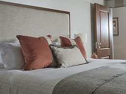 Three-Bedroomed Lodge room, Brockencote Hall
