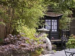 Careys Manor & Senspa