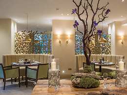 Careys Manor & Senspa