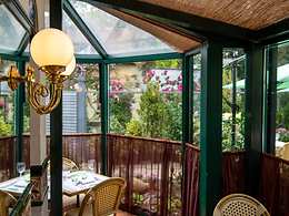 Le Blaireau restaurant, Careys Manor & Senspa