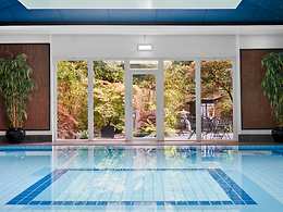 Careys Manor & Senspa