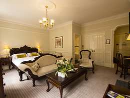 Chateau La Chaire Hotel