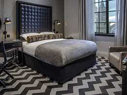 Executive Club room, Hotel Gotham