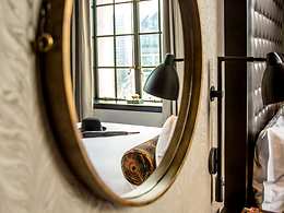 Executive Club room, Hotel Gotham