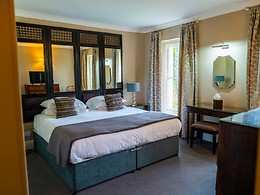 House room, Lake Country House