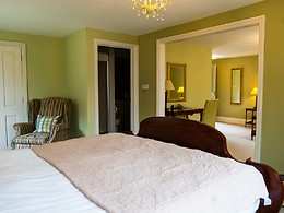 Lodge room, Lake Country House