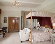 State Deluxe room, Llangoed Hall Hotel