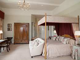 State Deluxe room, Llangoed Hall Hotel