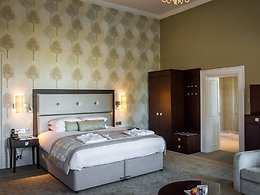Executive room, Oakley Hall Hotel
