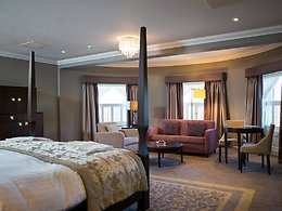 Four Poster room, Oakley Hall Hotel