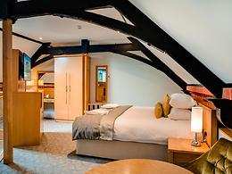 Courtyard room, Oakley Hall Hotel