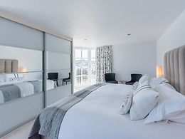 Deluxe room, Old Quay House