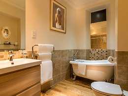 Feature room, Orestone Manor