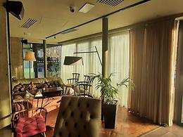 b2 at Home restaurant, The Bermondsey Square Hotel