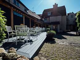 The Crown and Thistle