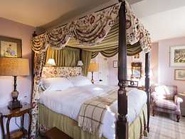 Farmhouse Four Poster room, The Devonshire Arms at Pilsley