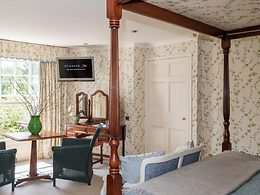 Four Poster Garden View room, The Eastbury Hotel