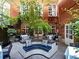 The Bar & Secret Garden restaurant, The Roseate Reading