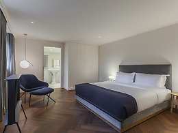Junior room, The Roseate Reading