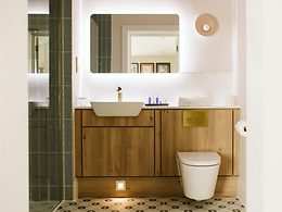 Deluxe room, The Hillbrook Hotel