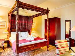 Feature Four Poster room, The Old Swan