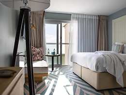 Seascape King room, The Relais Cooden Beach