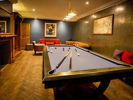 The Bar and Lounges restaurant, The Wood Norton