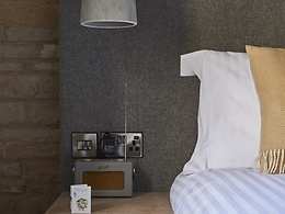 Pet friendly Ampney Hills room, Wild Thyme and Honey
